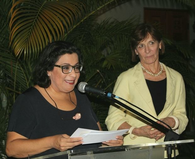 Luisa De Peña Díaz y Susana Meden.