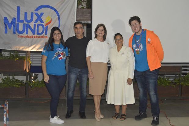 Ana Patricia Rodríguez, Abraham Dahuajer, Leonor Elmúdesi de Bancalari, Sor Marisol y José René Llodrá.