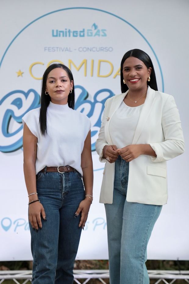 Luz María de la Morena y Reyna Mercedes.