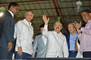 Danilo Medina recibe al estelar ex Grandes Ligas Randy Johnson