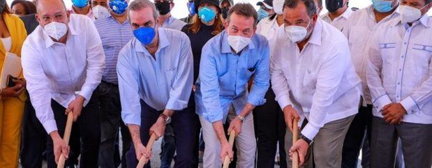Primer picazo para la construcción de tres nuevas naves industriales en esta ciudad.