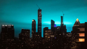 Explosión de un transformador en Queens ilumina de azul cielo neoyorquino