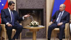 Maduro arranca a Putin apoyo diplomático, pero también espera ayuda económica