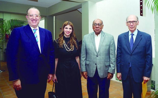 Magin Díaz, Gabriela de Díaz, Milton Ray Guevara y Frank Moya Pons.