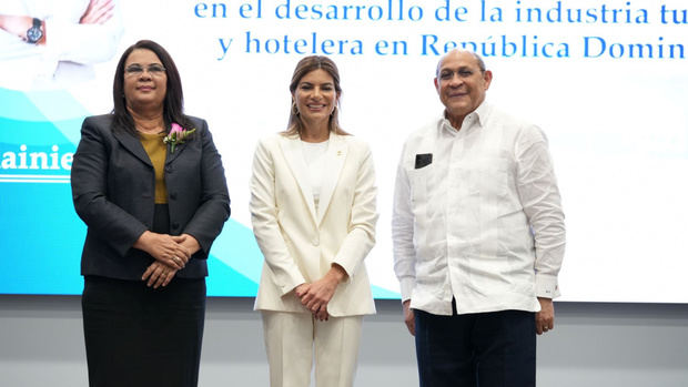 Maira Morla, Paola Rainieri y Rafael Santos Badía.