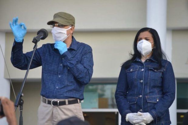 Manuel Jiménez inicia su gestión con limpieza y fumigación en distintos sectores del municipio Santo Domingo Este.