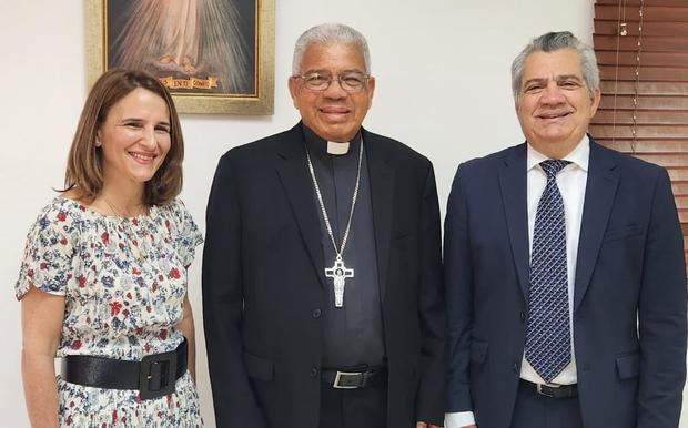 María Laura Sánchez de Simó, Mons. Francisco Ozoria, César Curiel y Salvador Gómez.