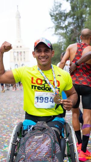 La Maratón Monumental inscribió a corredores en sillas de ruedas.