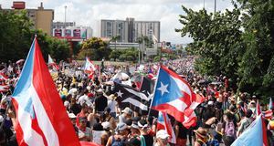 Comienza una marcha para pedir la renuncia del gobernador de Puerto Rico ante el escándalo
 