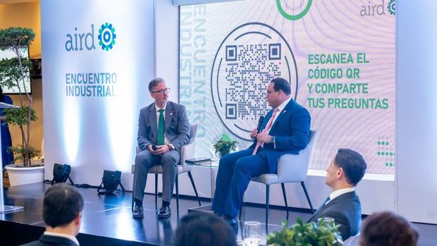 Mario Pujols, vicepresidente ejecutivo de AIRD y Andrés Astacio, Vicepresidente Ejecutivo de las Empresas Distribuidoras.