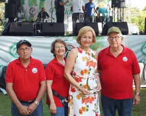 Matilde Cruz de Farach es reconocida en XV Convite Banilejo