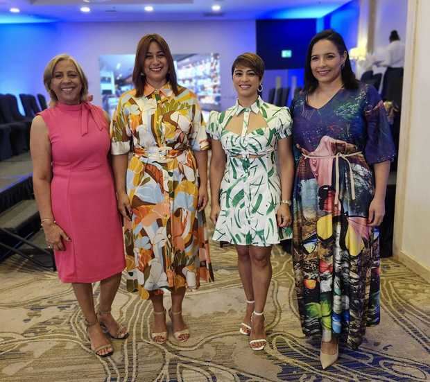 Mayra de Peña, Yenni Polanco, Elizabet Gutiérrez, Carmen Bretón.