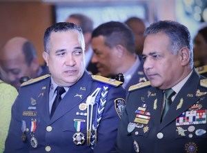 Medina decreta honroso retiro de ministro de Defensa y de director de Policía
