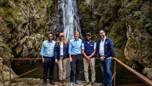 Medio Ambiente y Embajada Británica visitan comunidad modelo de agricultura Villa Poppy