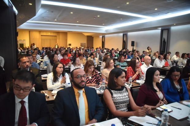 Asistentes al evento, celebrado en el Salón Diplomático del Hotel El Embajador de Santo Domingo.