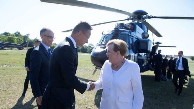 La canciller federal de Alemania, Angela Merkel, alabó este lunes a los guardas fronterizos húngaros.