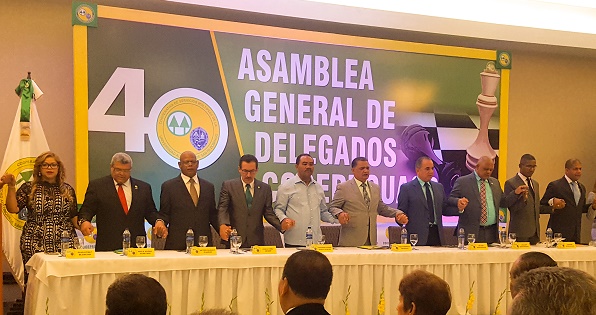 La mesa principal de la 40 Asamblea General de Delegados de Cooeprouasd 