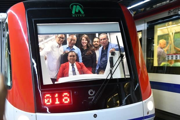 Ministro de Transporte de Jamaica visita instalaciones metro Santo Domingo.