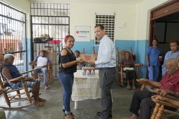 Erick Baldera, realizó visitas a hogares para ancianos.