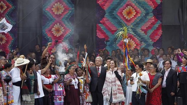 López Obrador y su esposa en festejo popular