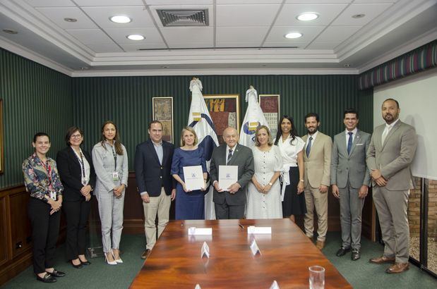 Michelle Feara, Clara Santa Cruz, Diana Ramos, Donald Pimentel, Clara Reid, Franklin Holguín Haché, Aida Roca, Rhina Santelises, Emin Rivera, Enmanuel Jiménez Cruz y Andy Crespo.