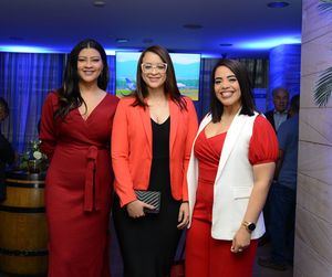 Michelle Joa, Yomari Rodriguez y Elizabeth Matos.