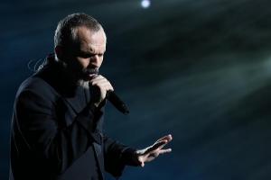 Miguel Bosé y Thalía, entre los presentadores de los Latin Grammy