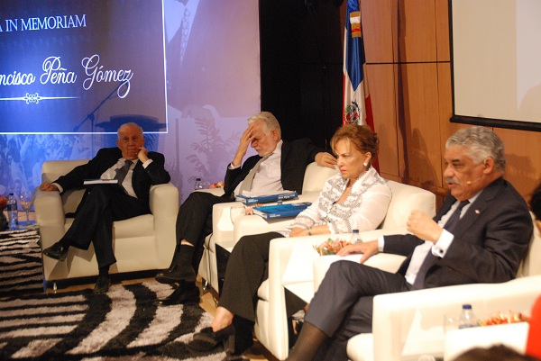 Miguel Vargas encabeza conversatorio sobre vida de Peña Gómez, auditorio Manuel del Cabral en la UASD 1