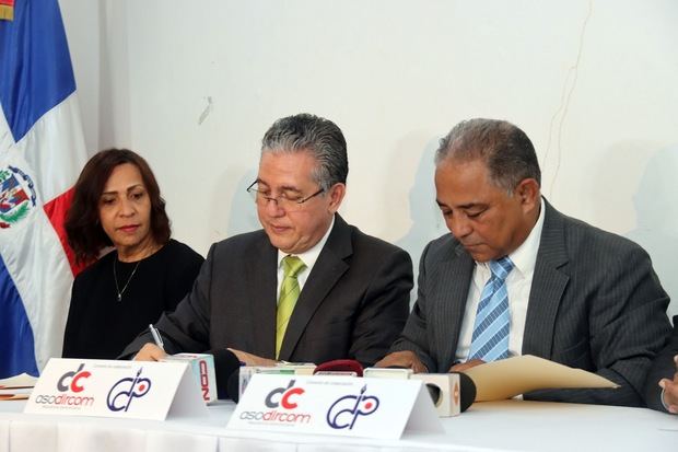 Mildred Minaya, Luis Martin Gómez y Aurelio Henríquez.