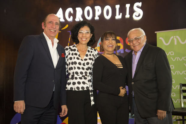 Billy Hasbún (Vibra Productions), Aidita Selman, Milly Quezada, y Pedrito Núñez (Los vecinos Enterprises).