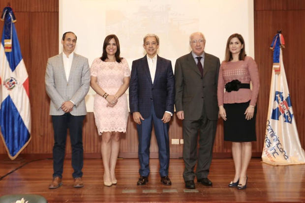 Sadala Khoury, Tamara Vásquez, Luis Concepción, Nicola Minervini y Odile Miniño.