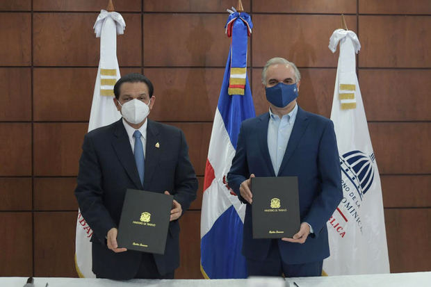 Ministro de Salud, doctor Daniel Rivera y el Miinistro de Trabajo, Luis Miguel De Camps García.