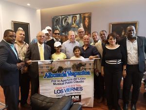 Ministro de Cultura recibe Sociedad San Crist&#243;bal que reclama apertura de Liceo 