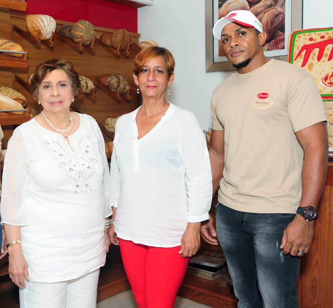 Miriam de Gautreau, Maria Elisa Matouk y Alejandro Canó.