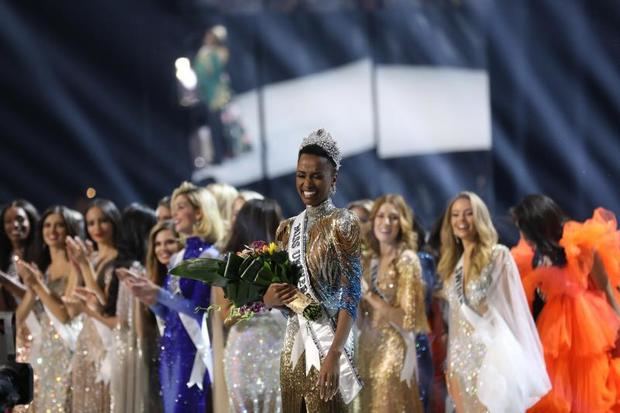 La sudafricana Zozibini Tunzi gana Miss Universo 2019