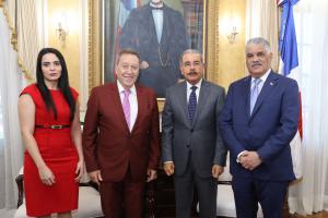 Danilo Medina recibe en su despacho al ex presidente de Guatemala y secretario del SICA, Vinicio Cerezo