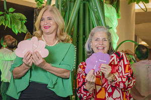 Mónika Despradel de Nido Para Ángeles y Consuelo Saviñon del Instituto para Sordos Santa Rosa.