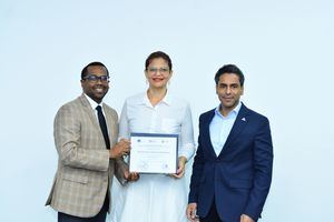 El titular Osvaldo Bonilla, María Núñez de Villanueva y Fernando García.