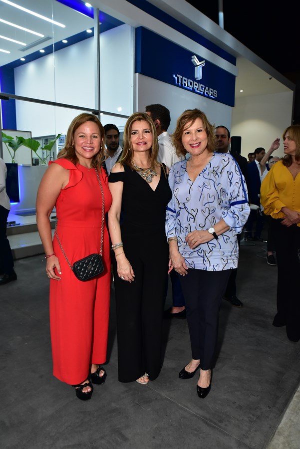 Montserrat Puig, Nancy Velazquez y Mayra Baez de Jiménez.