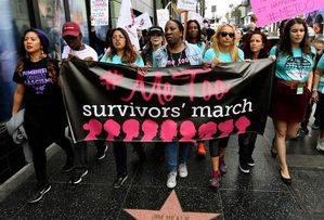 Decenas de mujeres marchan en el corazón de Hollywood contra el abuso sexual