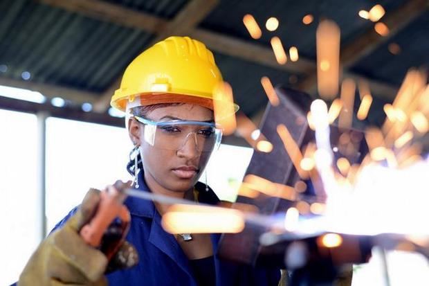 Las mujeres suponen el 41.7 % de la fuerza de trabajo en República Dominicana