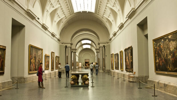 Una de las salas interiores del Museo del Prado en Madrid, España.