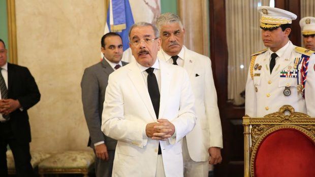 Danilo Medina junto ministros. 