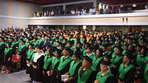 420 profesionales recibieron sus títulos de especialidades y maestrías en diversas áreas del conocimiento en la Nonagésima Tercera Graduación Ordinaria de Posgrado.