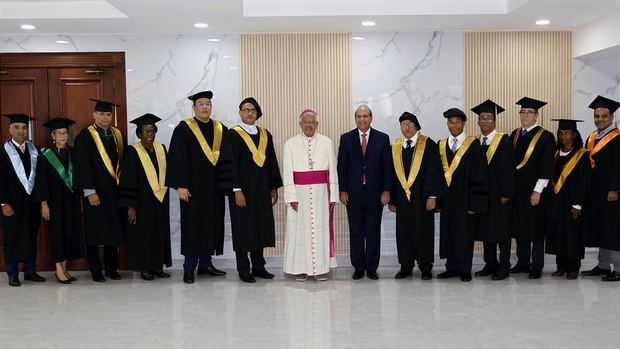 Autoridades universitarias durante el acto de investidura de la Nonagésima Tercera Graduación Ordinaria de Posgrado.