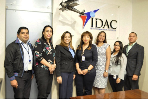Personal del  Instituto Dominicano de Aviación Civil y ONAPI
