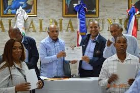 Reconocen empleada del mes y uno de los departamentos del Consulado Dominicano en Nueva York por excelencia laboral