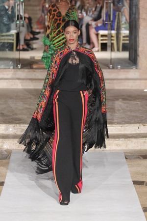 Naeem Khan presentó su colección “Primavera Verano 2020” para cerrar DM2019