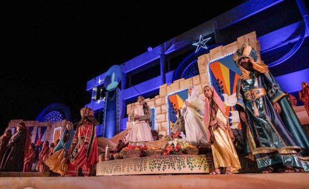 Escenas de la obra “El Milagro de la Navidad”.