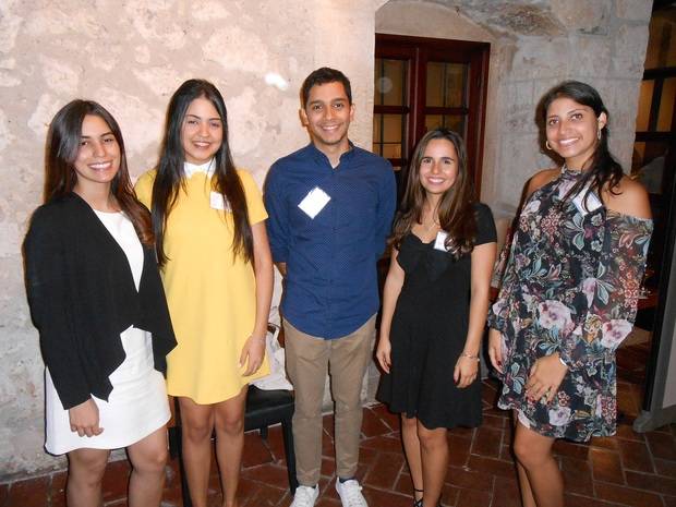 -	Nicole Merejo, Rhaidé Castillon, Ronel de los Santos, Nicole Groennou y Gabriela Elías.